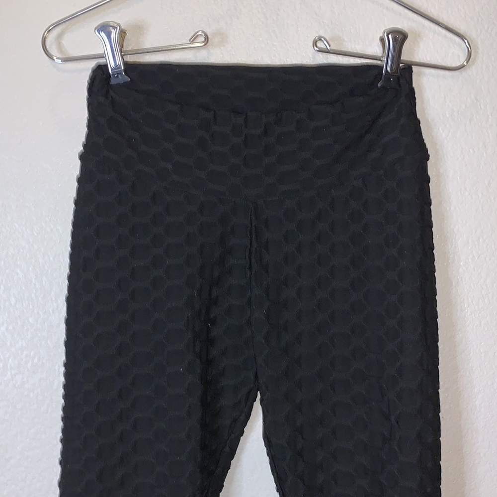 Black better butt lifting athletic gym workout leggings